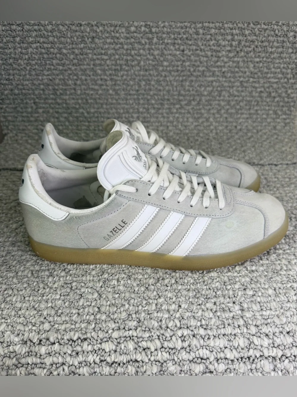 adidas Gazelle Suede Sneakers in Light Gray & White with Gum Sole Women’s Size 9 - Picture 3 of 13